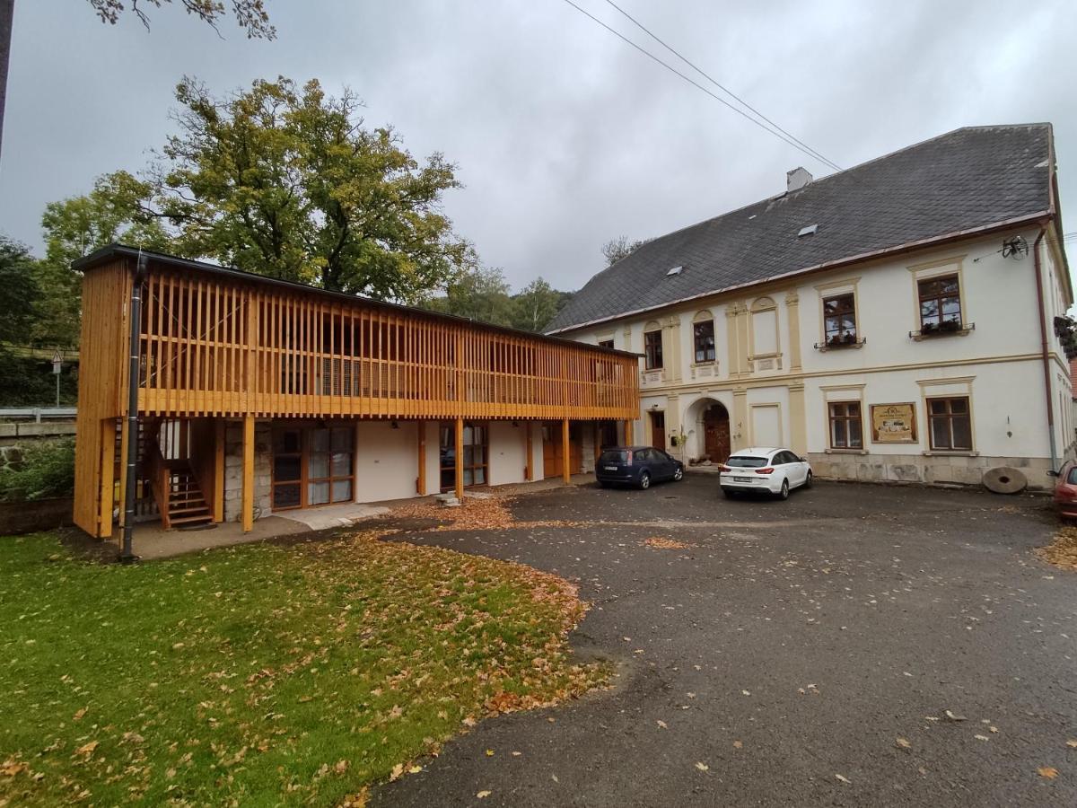 Apartment Ve Mlyne Teplice nad Metuji Bagian luar foto