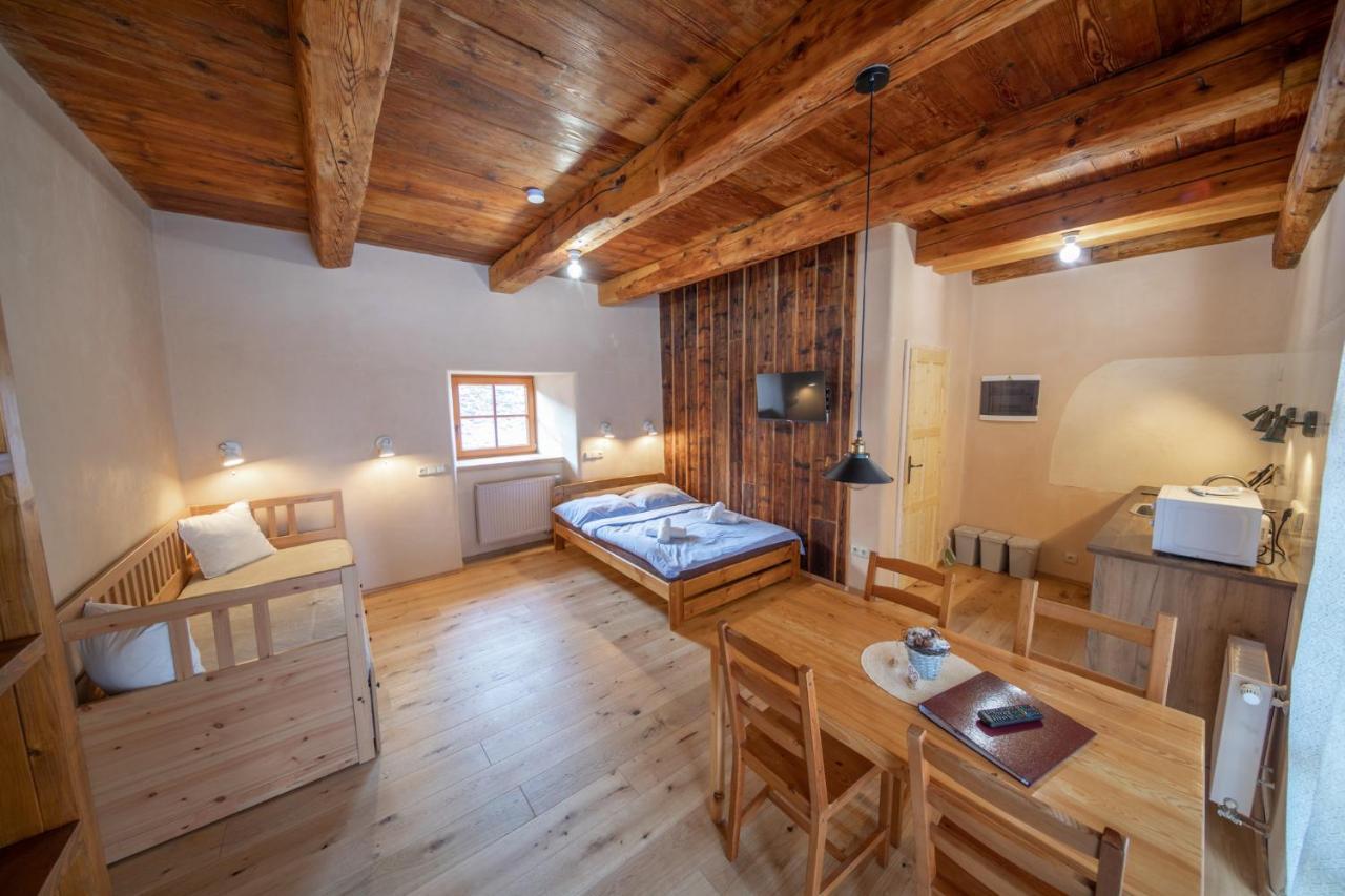 Apartment Ve Mlyne Teplice nad Metuji Bagian luar foto
